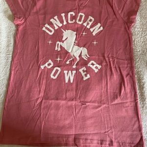 I’m selling a shirt that is red and is xL